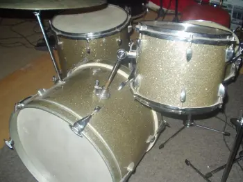 DERI Set 60s with Hardware and Cymbals scored!