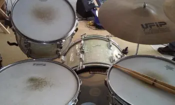 Vintage Rogers on the gig