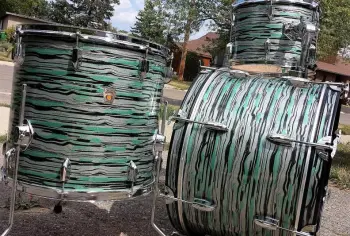 I put together a vintage kit and wrapped in Mint Oyster Glitter