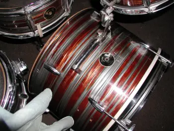 I may have solved my Zim-Gar bass head logo quandry