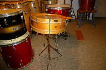 Help identify year - old Gretch bass drum