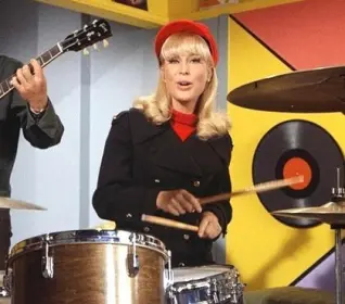 Famous non-drummer musicians behind the kit