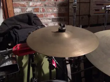 Hi-hats to the right?
