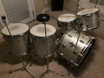 Pawnshop find: Super Classic plus floortom.
