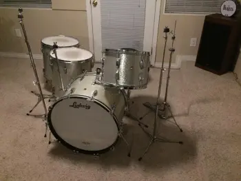 Pawnshop find: Super Classic plus floortom.