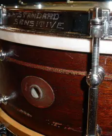 [B]1929 LUDWIG &amp; LUDWIG 5 x 14 MAHOGANY/*”DECORATIVE INLAY FINISH” STANDARD-SENSITIVE